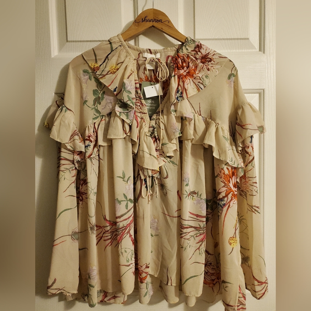 NWT H&M floral ruffle blouse size xs